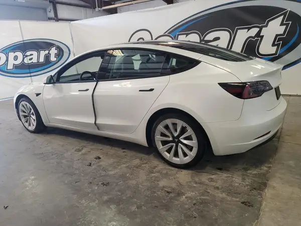 5YJ3E1EA9PF450263 2023 TESLA MODEL 3 - Image 2