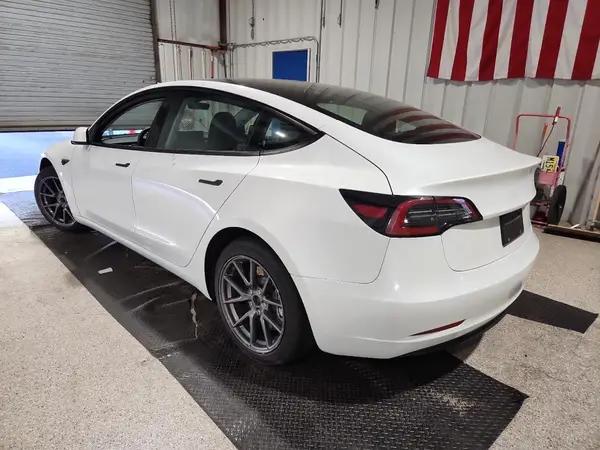 5YJ3E1EA9PF490195 2023 TESLA MODEL 3 - Image 2