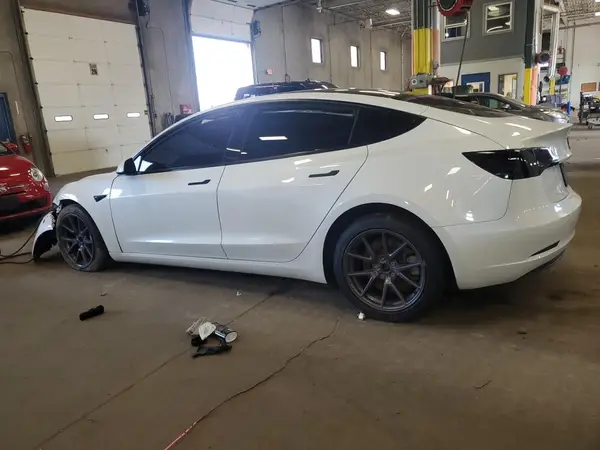 5YJ3E1EA9PF493582 2023 TESLA MODEL 3 - Image 2
