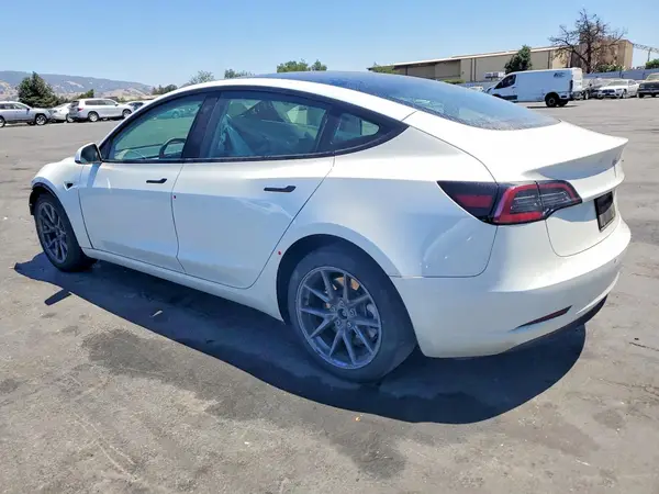 5YJ3E1EA9PF552405 2023 TESLA MODEL 3 - Image 2
