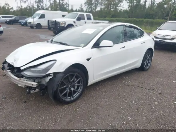 5YJ3E1EA9PF557880 2023 TESLA MODEL 3 - Image 2
