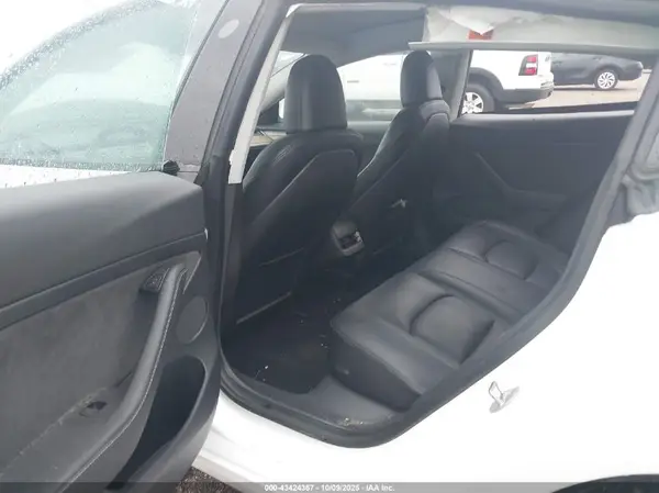 5YJ3E1EA9PF557880 2023 TESLA MODEL 3 - Image 8