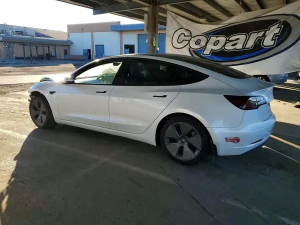 5YJ3E1EA9PF621402 2023 TESLA MODEL 3 - Image 2