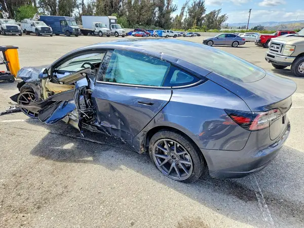 5YJ3E1EA9PF642637 2023 TESLA MODEL 3 - Image 2