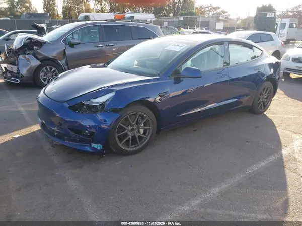 5YJ3E1EA9PF653461 2023 TESLA MODEL 3 - Image 2