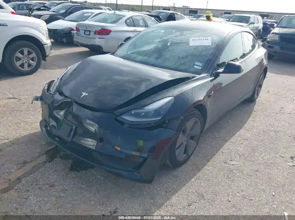 5YJ3E1EA9PF662628 2023 TESLA MODEL 3 - Image 2