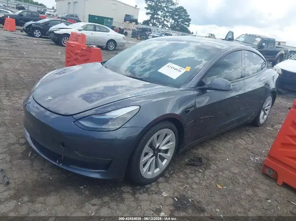 5YJ3E1EA9PF687349 2023 TESLA MODEL 3 - Image 2