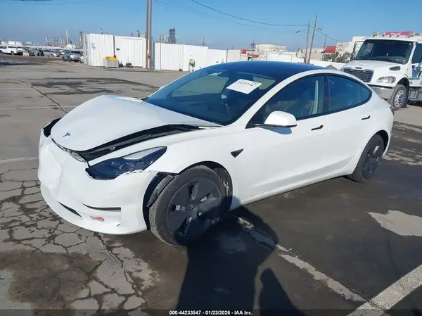 5YJ3E1EA9PF693829 2023 TESLA MODEL 3 - Image 2