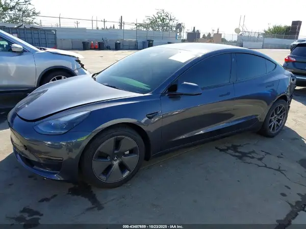 5YJ3E1EA9PF707504 2023 TESLA MODEL 3 - Image 2