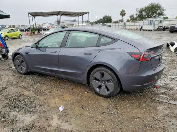 5YJ3E1EA9PF709933 2023 TESLA MODEL 3 - Image 2