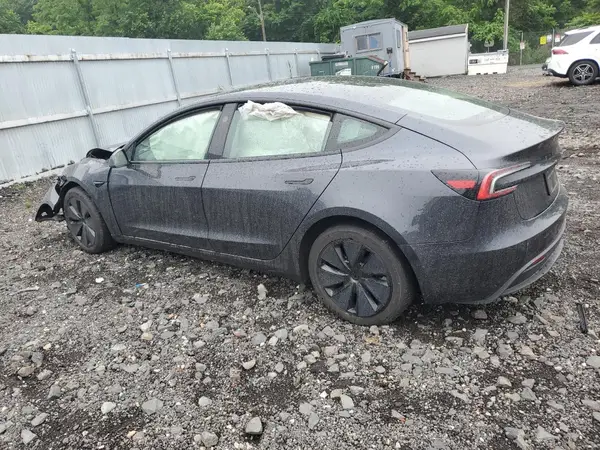 5YJ3E1EA9RF740036 2024 TESLA MODEL 3 - Image 2