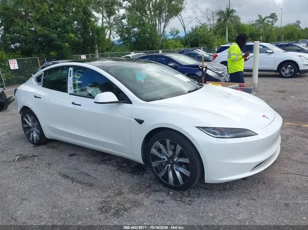 5YJ3E1EA9RF750565 2024 TESLA MODEL 3 - Image 1