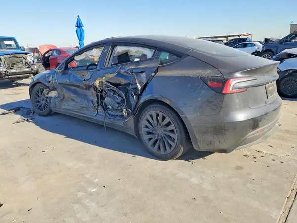 5YJ3E1EA9RF782352 2024 TESLA MODEL 3 - Image 2