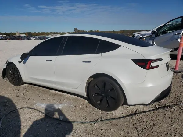 5YJ3E1EA9RF813650 2024 TESLA MODEL 3 - Image 2