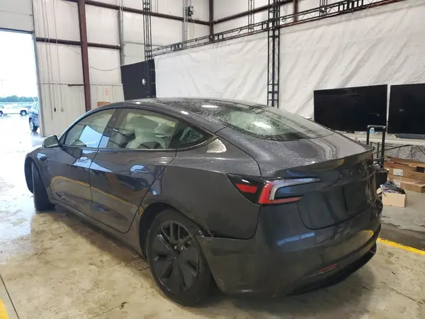 5YJ3E1EA9RF826639 2024 TESLA MODEL 3 - Image 2