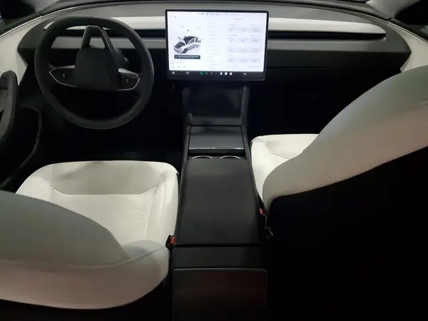 5YJ3E1EA9RF826639 2024 TESLA MODEL 3 - Image 8