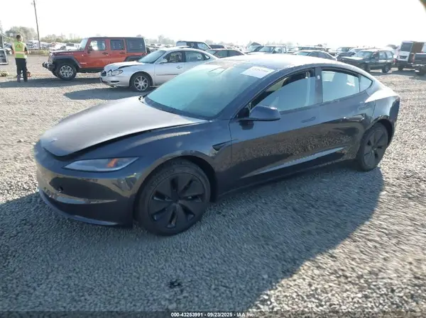 5YJ3E1EA9SF005725 2025 TESLA MODEL 3 - Image 2