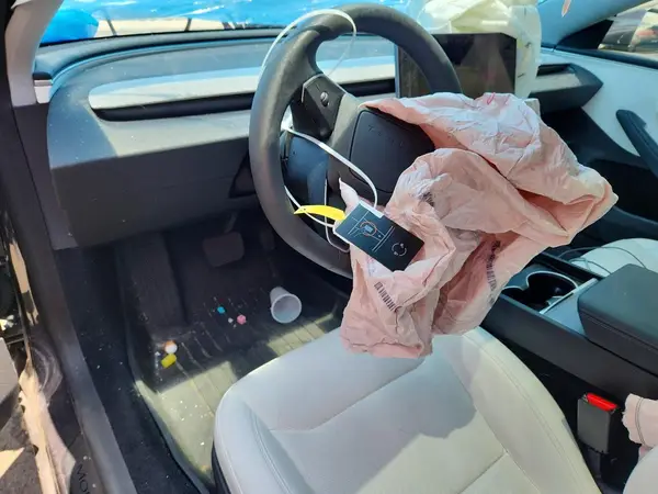 5YJ3E1EA9SF013761 2025 TESLA MODEL 3 - Image 8