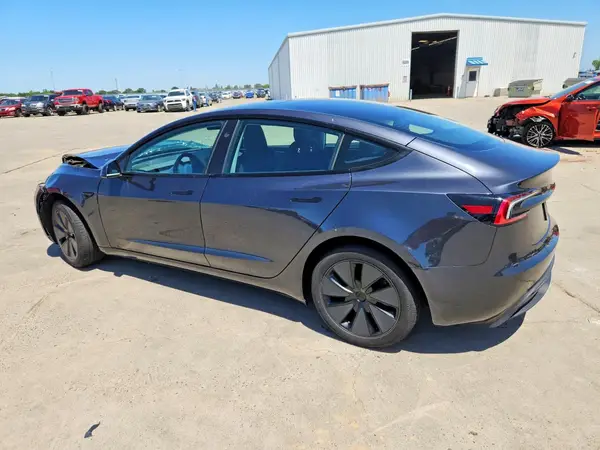 5YJ3E1EA9SF016532 2025 TESLA MODEL 3 - Image 2