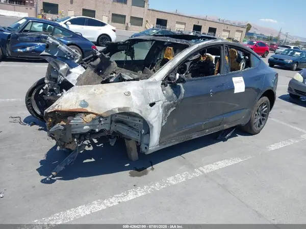 5YJ3E1EA9SF021858 2025 TESLA MODEL 3 - Image 2