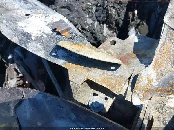 5YJ3E1EA9SF021858 2025 TESLA MODEL 3 - Image 8