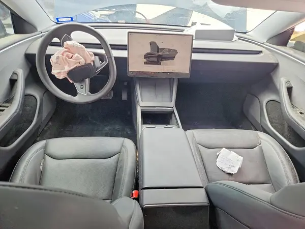 5YJ3E1EA9SF022735 2025 TESLA MODEL 3 - Image 8