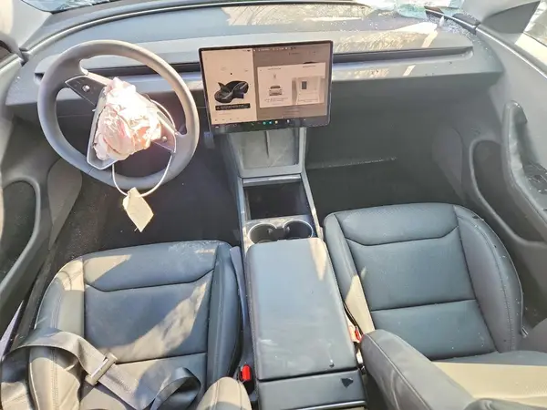 5YJ3E1EA9SF024503 2025 TESLA MODEL 3 - Image 8
