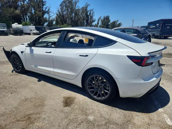 5YJ3E1EA9SF025392 2025 TESLA MODEL 3 - Image 2