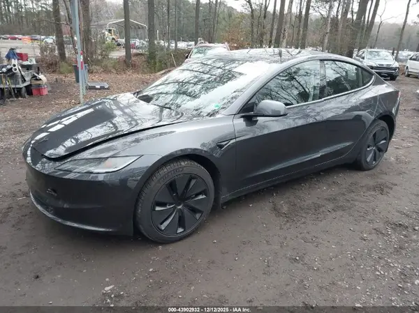 5YJ3E1EA9SF026381 2025 TESLA MODEL 3 - Image 2