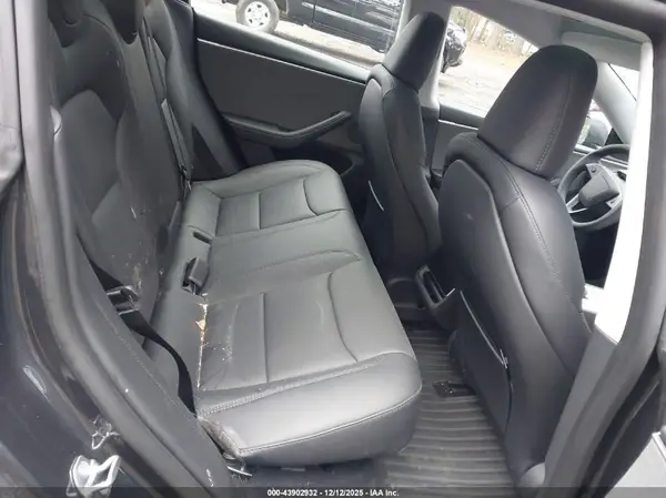 5YJ3E1EA9SF026381 2025 TESLA MODEL 3 - Image 8