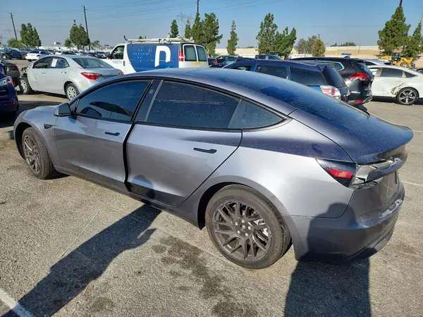 5YJ3E1EA9SF032262 2025 TESLA MODEL 3 - Image 2