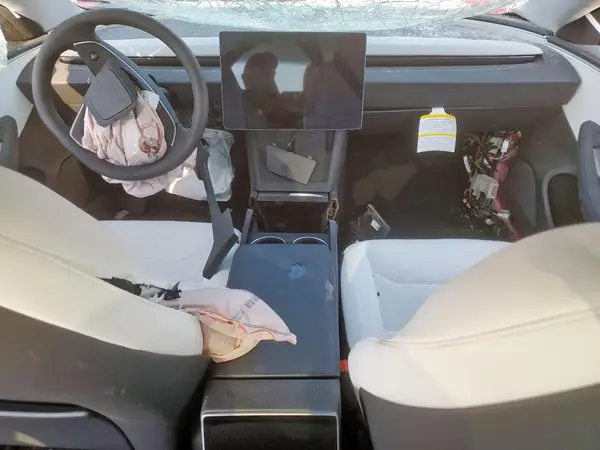 5YJ3E1EA9SF042113 2025 TESLA MODEL 3 - Image 8