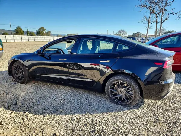 5YJ3E1EA9SF046615 2025 TESLA MODEL 3 - Image 2