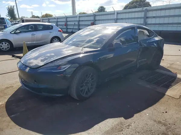 5YJ3E1EA9SF050616 2025 TESLA MODEL 3 - Image 1