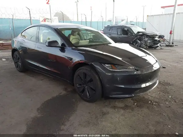 5YJ3E1EA9SF055895 2025 TESLA MODEL 3 - Image 1