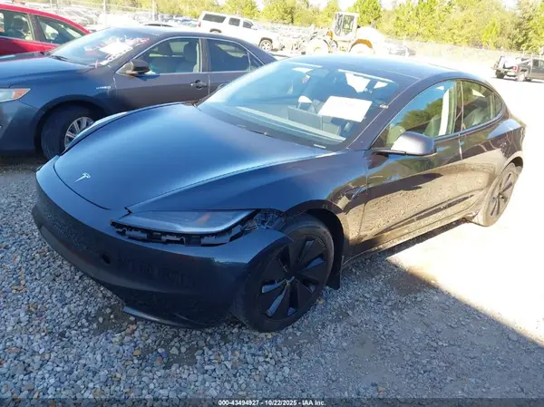 5YJ3E1EA9SF057811 2025 TESLA MODEL 3 - Image 2