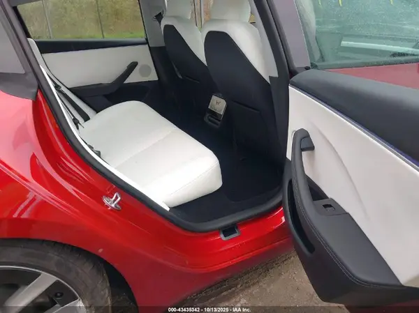 5YJ3E1EA9SF067898 2025 TESLA MODEL 3 - Image 8