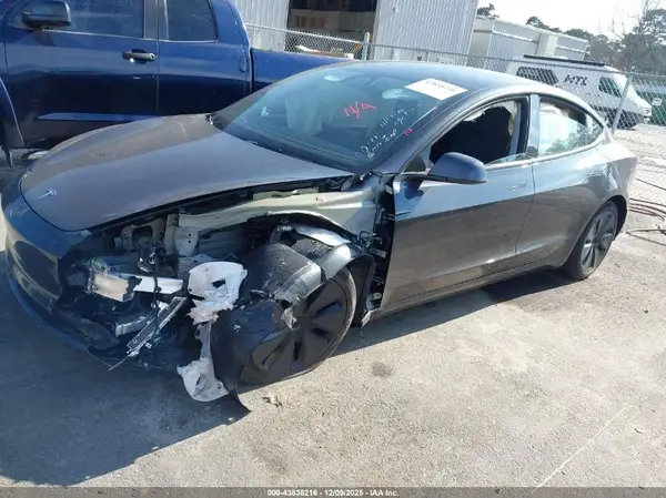 5YJ3E1EA9SF070106 2025 TESLA MODEL 3 - Image 2