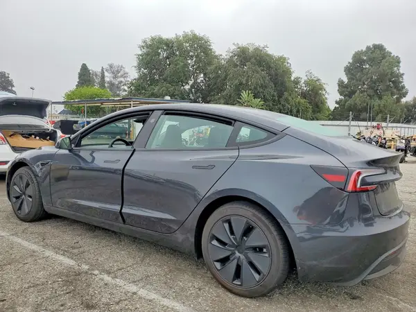 5YJ3E1EA9SF080635 2025 TESLA MODEL 3 - Image 2