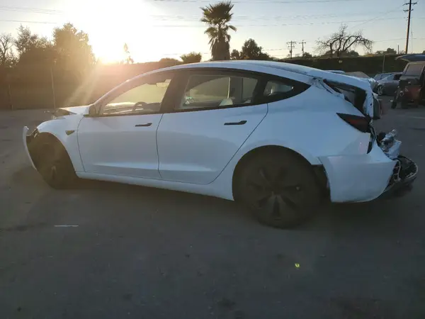 5YJ3E1EA9SF878276 2025 TESLA MODEL 3 - Image 2