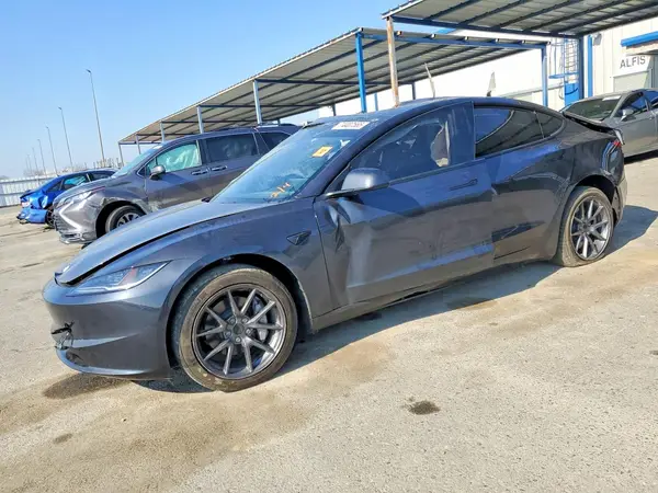 5YJ3E1EA9SF879993 2025 TESLA MODEL 3 - Image 1