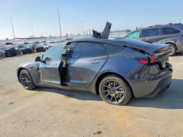 5YJ3E1EA9SF879993 2025 TESLA MODEL 3 - Image 2