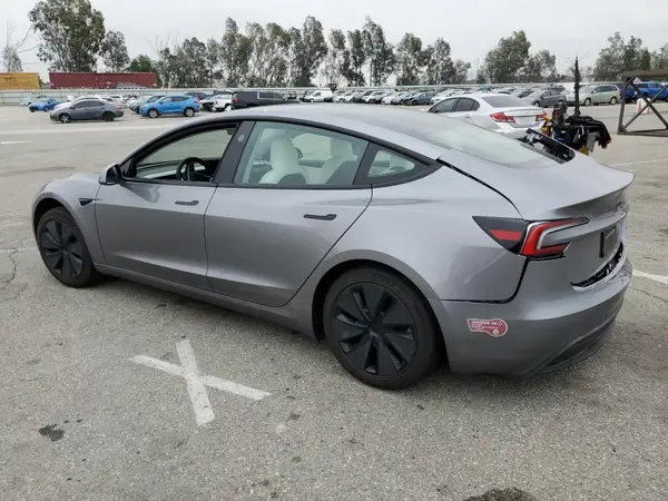 5YJ3E1EA9SF882599 2025 TESLA MODEL 3 - Image 2