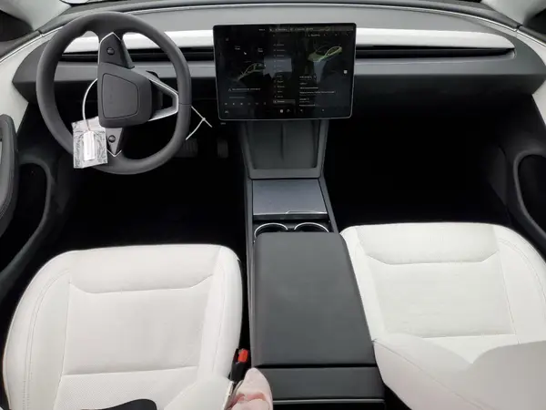5YJ3E1EA9SF882599 2025 TESLA MODEL 3 - Image 8