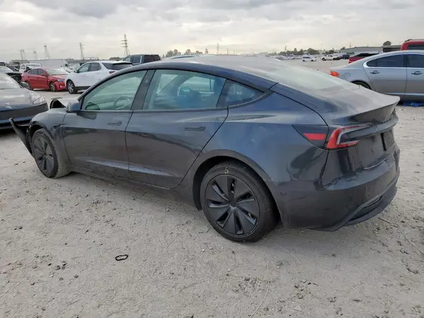 5YJ3E1EA9SF885437 2025 TESLA MODEL 3 - Image 2