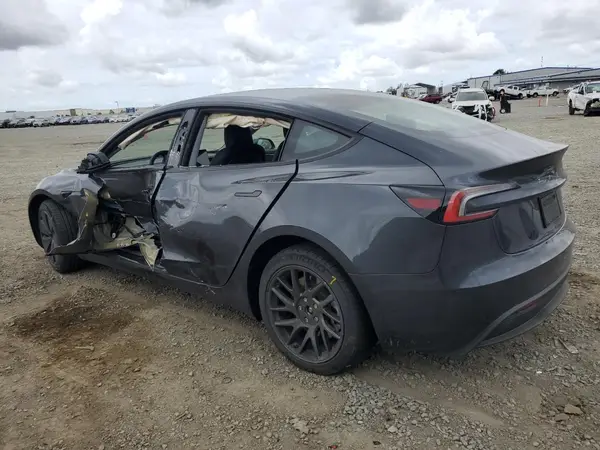 5YJ3E1EA9SF892355 2025 TESLA MODEL 3 - Image 2