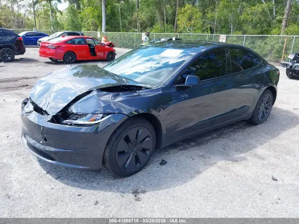 5YJ3E1EA9SF897555 2025 TESLA MODEL 3 - Image 2