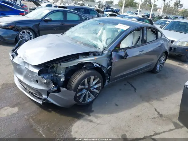 5YJ3E1EA9SF903211 2025 TESLA MODEL 3 - Image 2