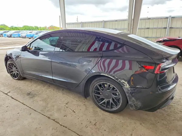 5YJ3E1EA9SF904262 2025 TESLA MODEL 3 - Image 2