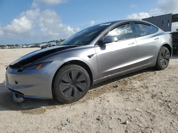 5YJ3E1EA9SF918209 2025 TESLA MODEL 3 - Image 1